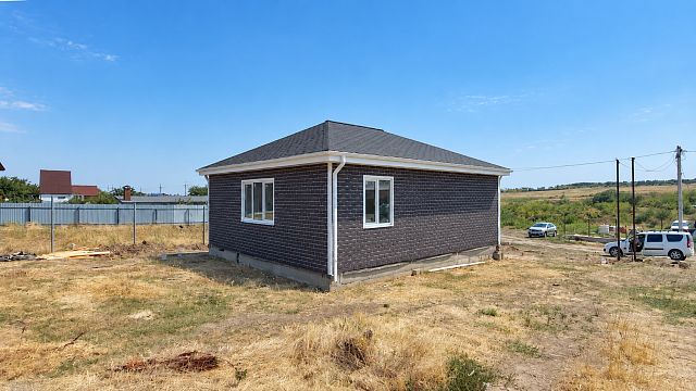 Дом из СИП-панелей 9,6 × 9,1 м, одноэтажный